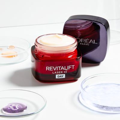 L&#039;Oréal Paris Revitalift Laser X3 Day Cream Pacco regalo crema quotidiana per la pelle Revitalift Laser X3 50 ml + crema contorno occhi Revitalift Laser X3 15 ml