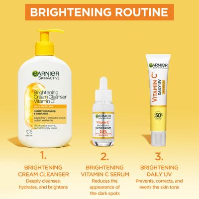 Garnier Skin Naturals Vitamin C Pacco regalo siero per il giorno per il viso Skin Naturals Vitamin C Brightening Super Serum 30 ml + fluido giorno per il viso Skin Naturals Vitamin C Daily UV Invisible SPF50 40 ml