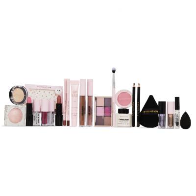 Makeup Revolution London Advent Calendar 2024 Pacco regalo rossetto 4 pezzi + lucidalabbra 3 pezzi + matita per labbra 2 pezzi + maschera per labbra 1 pezzo + olio per labbra 1 pezzo + pennello per occhi 1 pezzo + mini palette Reloaded 1 pezzo + ombretto liquido 1 pezzo + fard 2 pezzi + matita per o